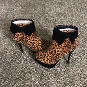 Cute bow-tie fashion Heels